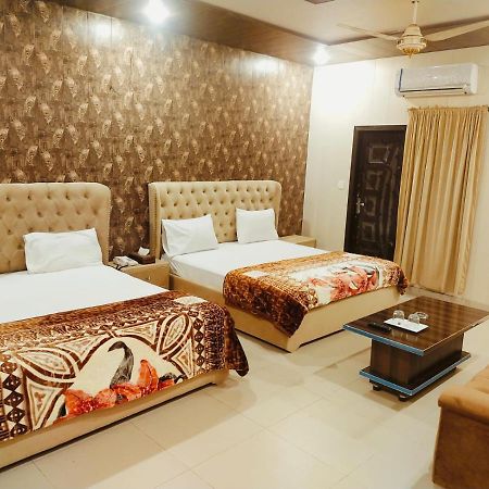 Royal Fort Executive Hotel Gulberg Lahore Esterno foto