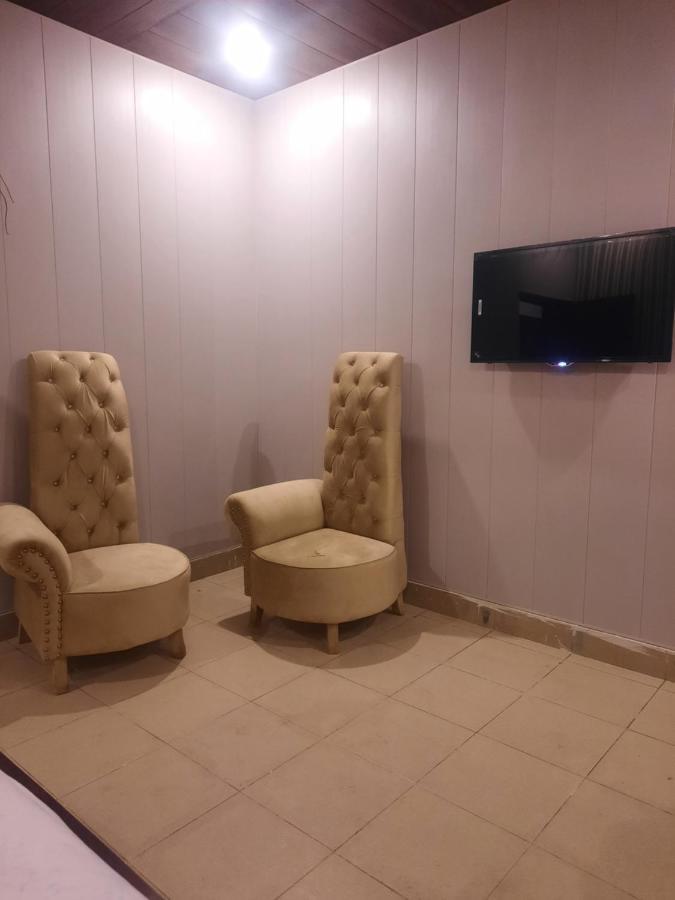 Royal Fort Executive Hotel Gulberg Lahore Esterno foto
