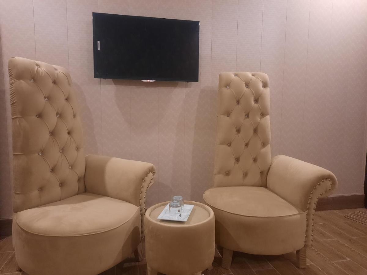 Royal Fort Executive Hotel Gulberg Lahore Esterno foto