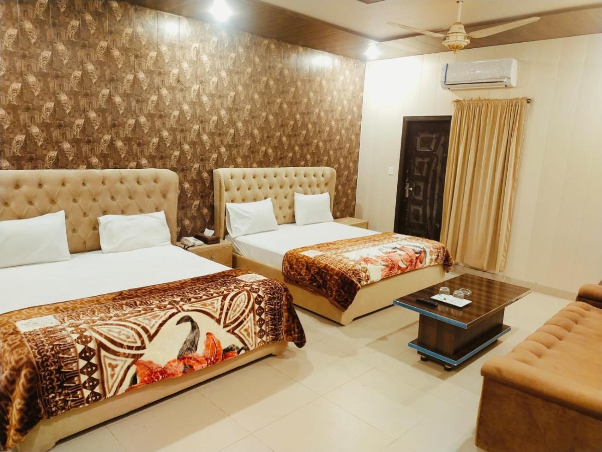 Royal Fort Executive Hotel Gulberg Lahore Esterno foto