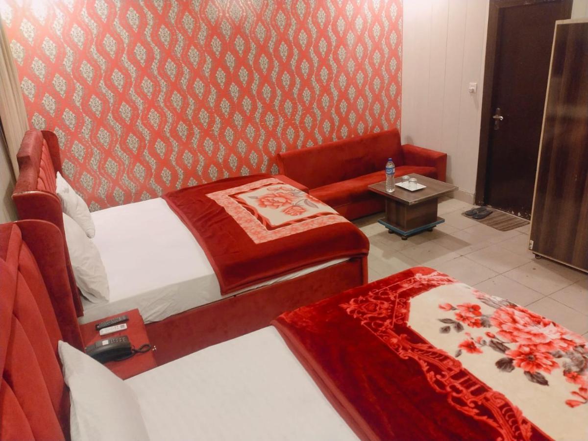 Royal Fort Executive Hotel Gulberg Lahore Esterno foto