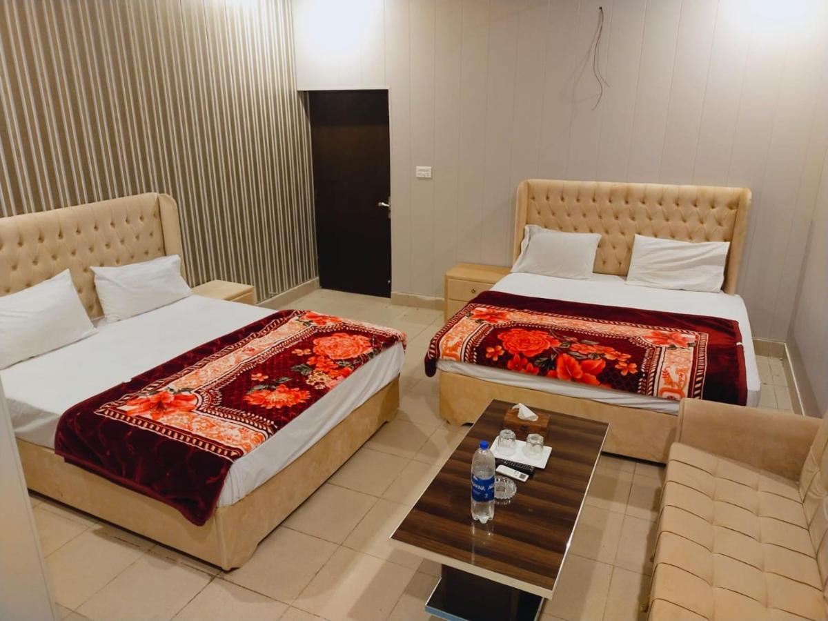Royal Fort Executive Hotel Gulberg Lahore Esterno foto