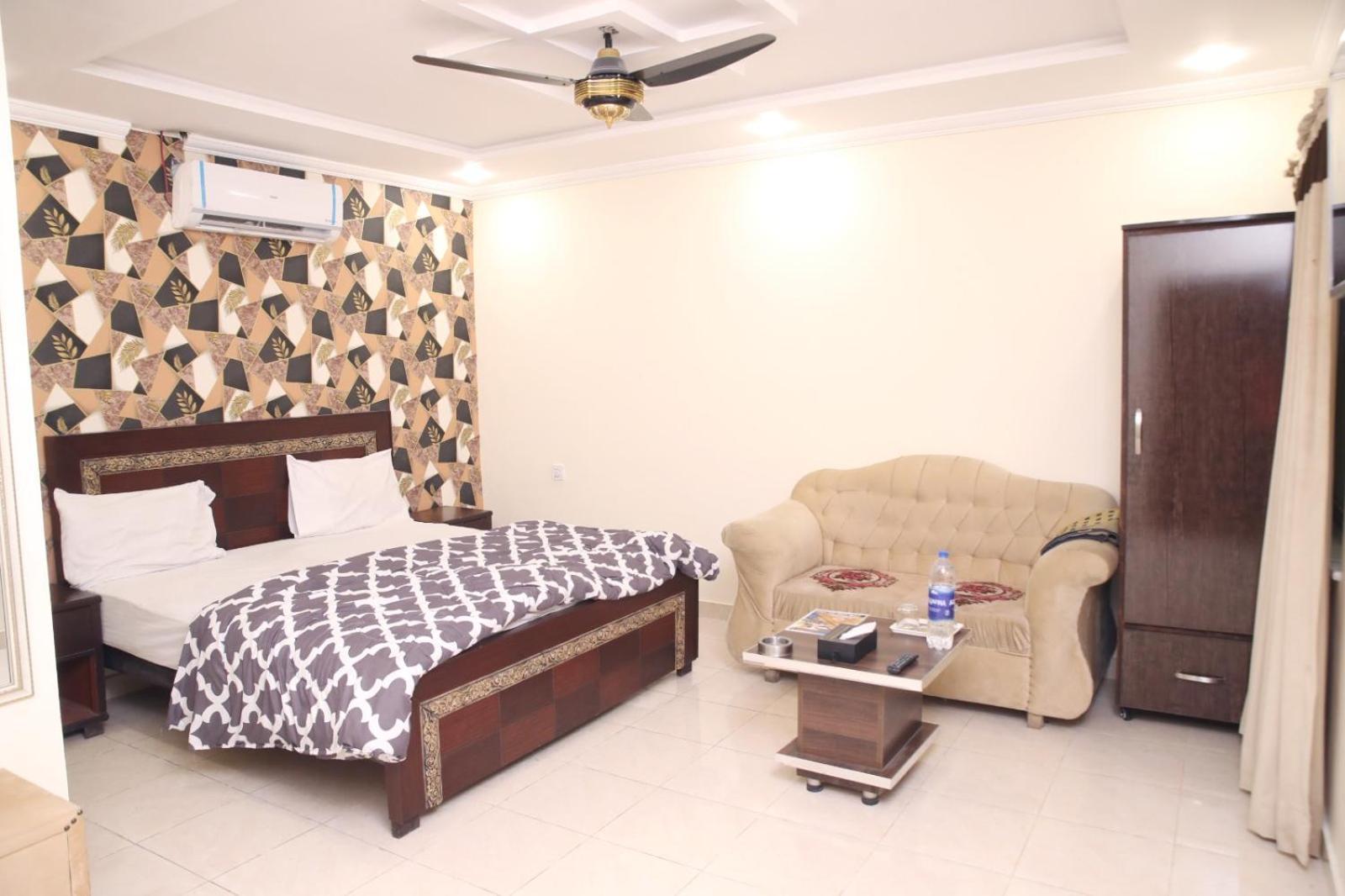 Royal Fort Executive Hotel Gulberg Lahore Esterno foto