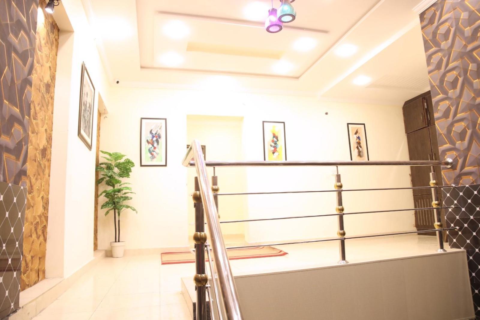 Royal Fort Executive Hotel Gulberg Lahore Esterno foto