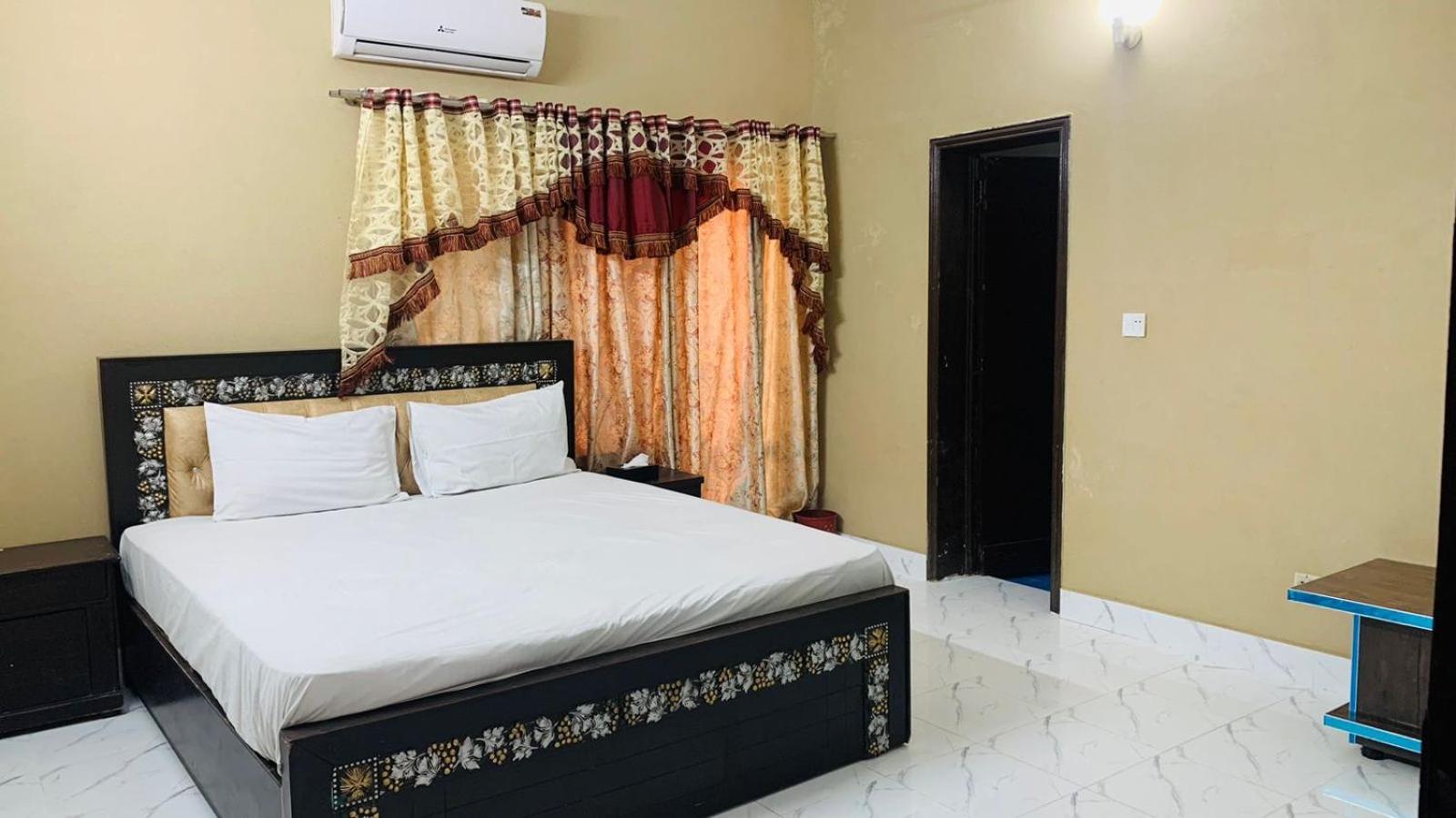 Royal Fort Executive Hotel Gulberg Lahore Esterno foto