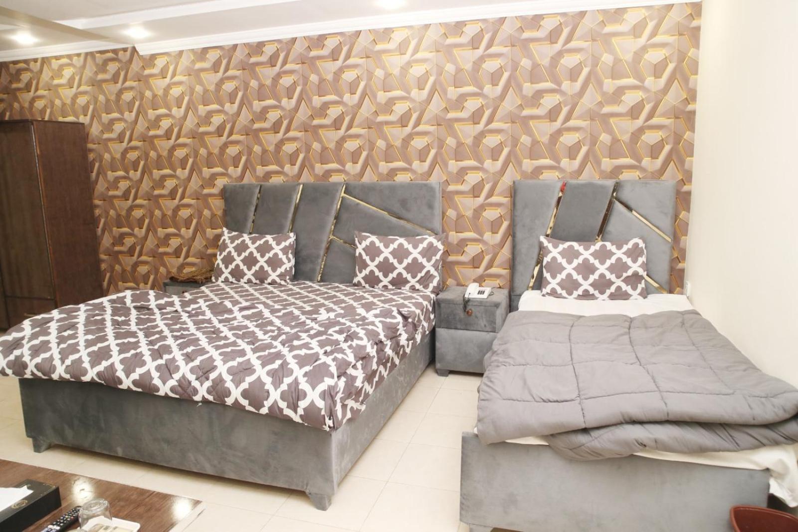 Royal Fort Executive Hotel Gulberg Lahore Esterno foto