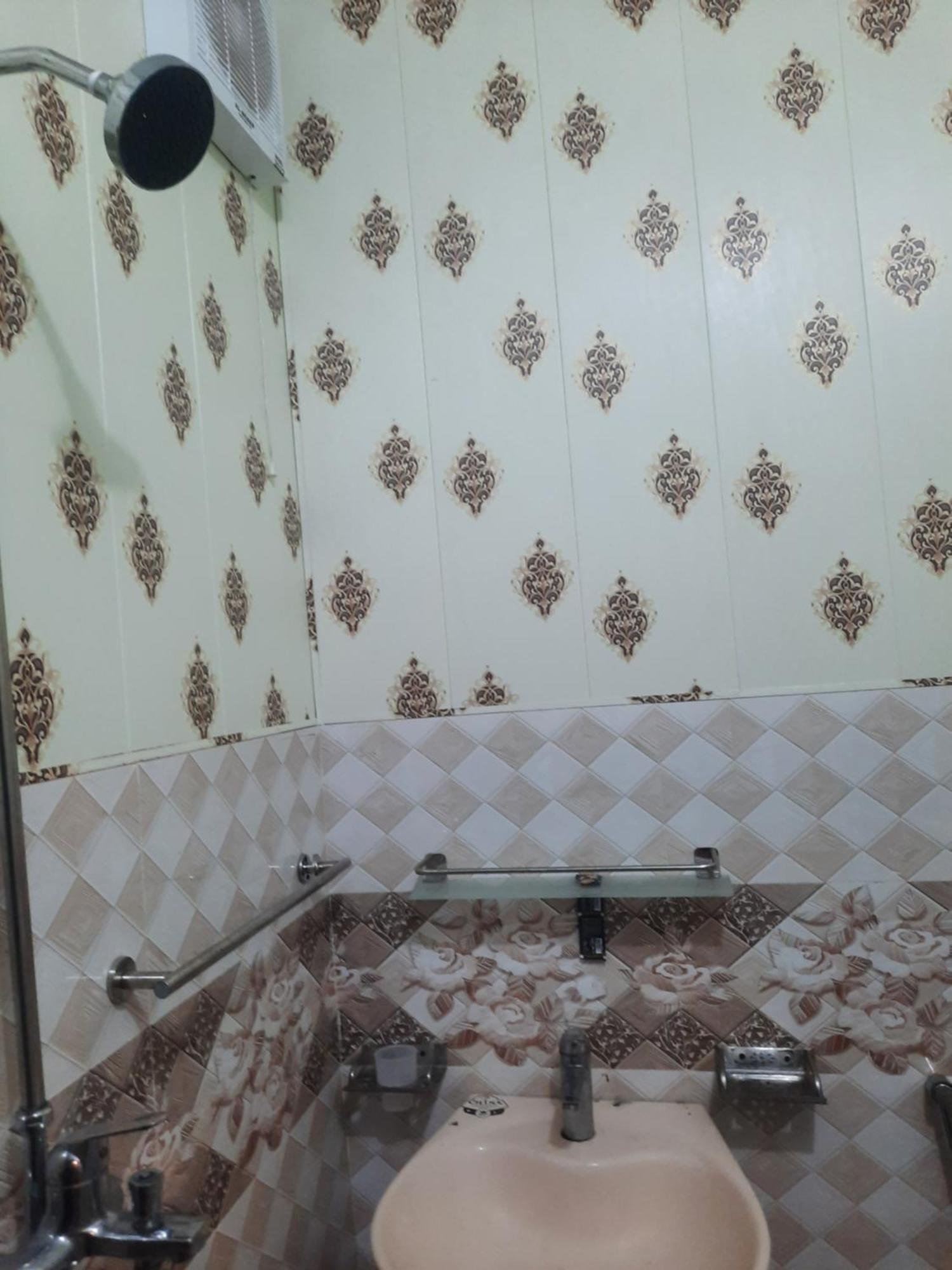 Royal Fort Executive Hotel Gulberg Lahore Camera foto